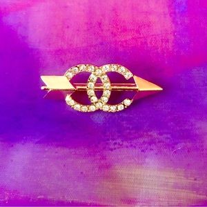 FabulouslyFitted | The Right Direction Arrow Mini Brooch